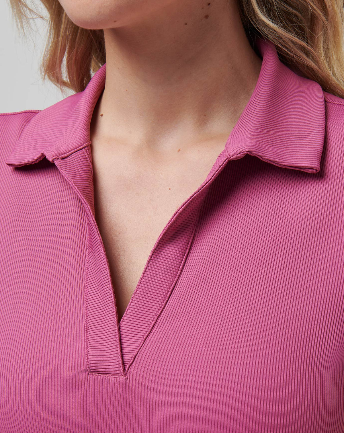 TravisMathew | Moveknit Vneck Polo - Red Violet