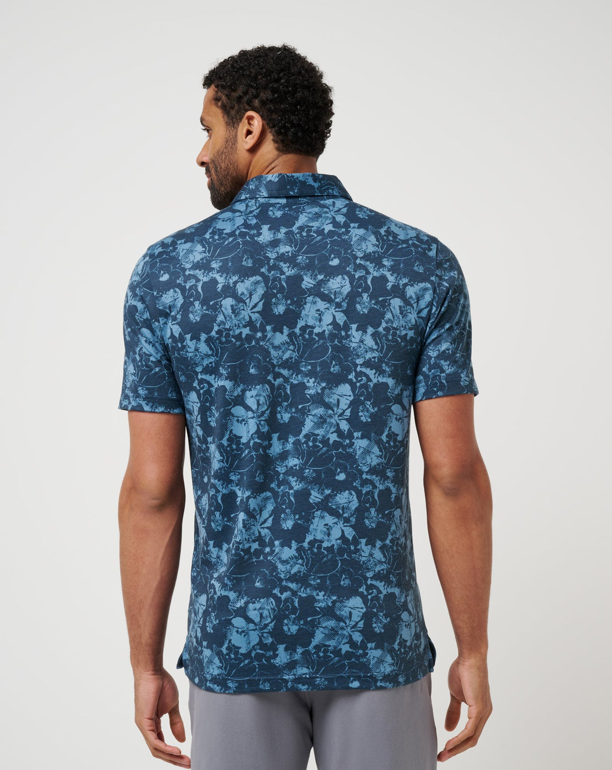 TravisMathew | Featherweight Poolside Paradise Polo - Total Eclipse