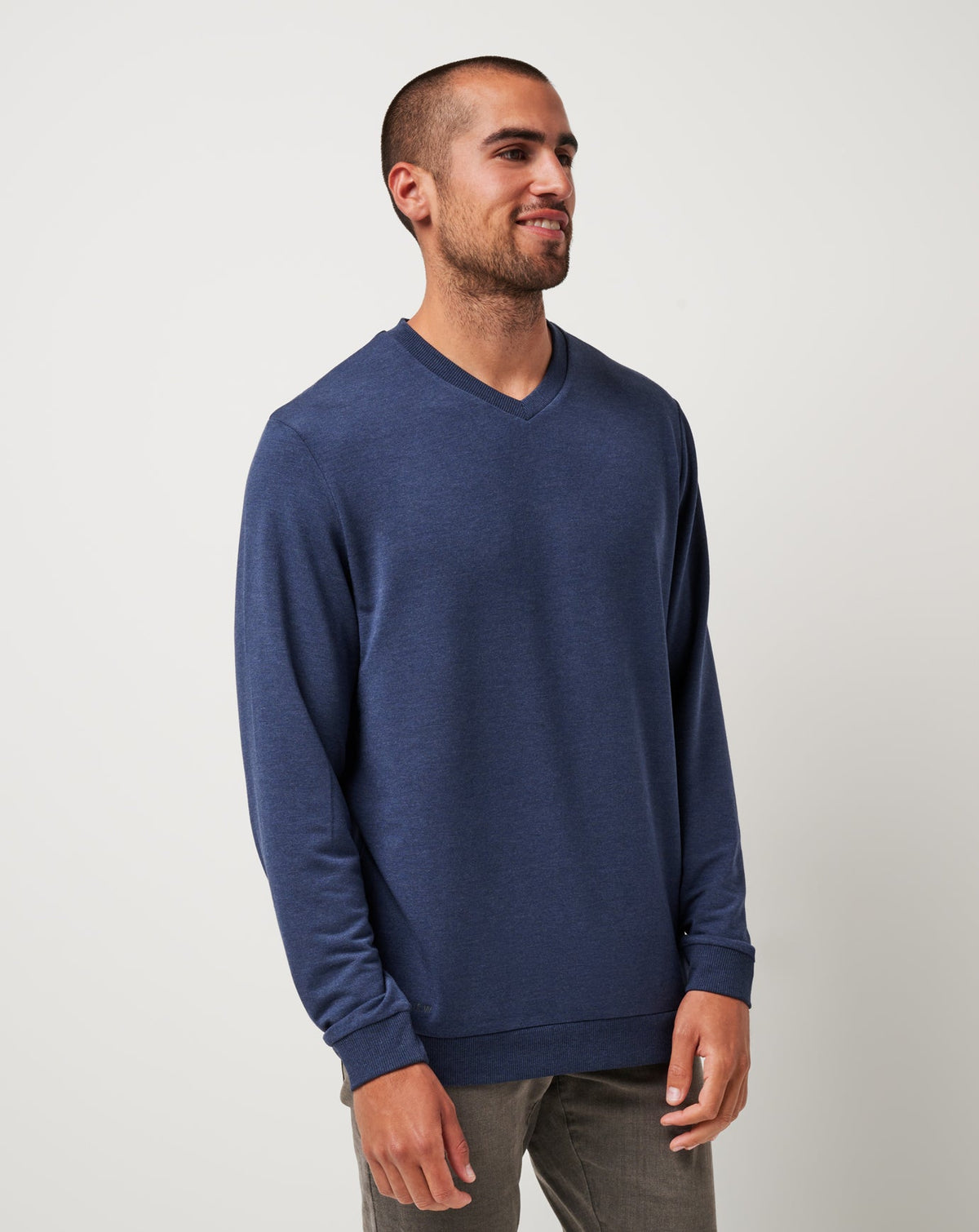 TravisMathew | Amenities V-Neck Crew - Heather Blue Nights