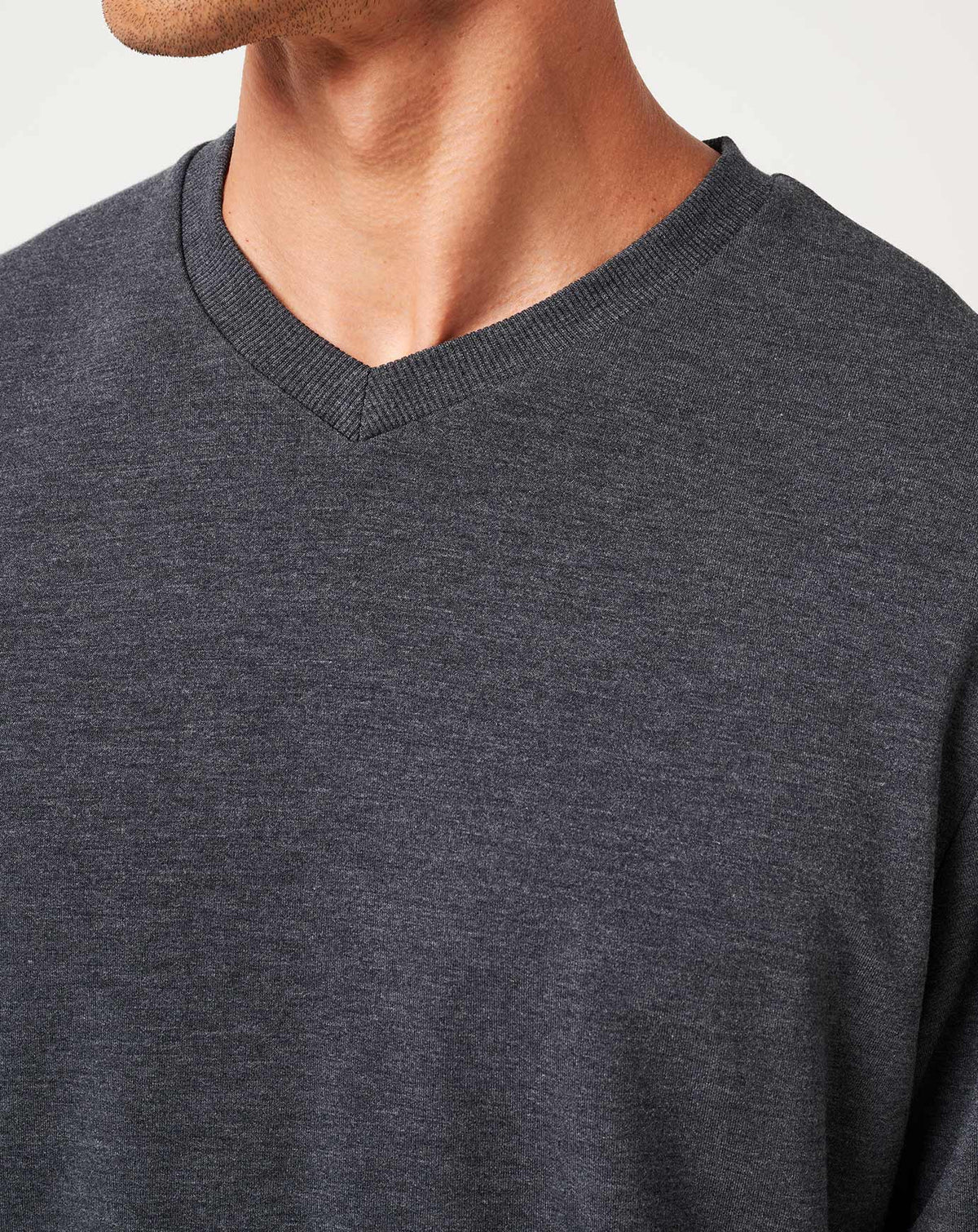 TravisMathew | Amenities V-Neck Crew - Heather Dark Grey