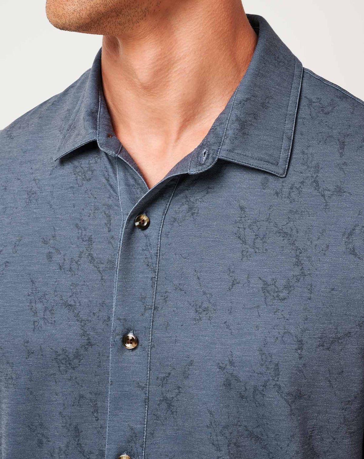 TravisMathew | Knit Featherweight Tides Button-Up - Mood Indigo/Vintage Indigo