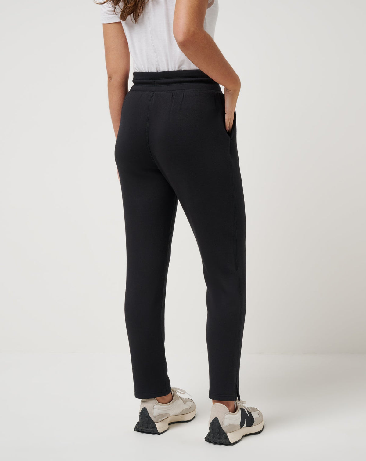 TravisMathew | Skyloft Soft Ankle Pant - Black