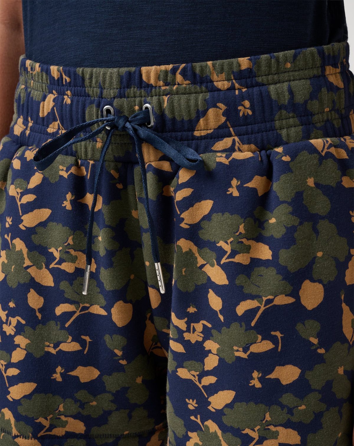 TravisMathew | Cloud Fleece Stellar Short 2.0 - Navy Blazer Floral Multi